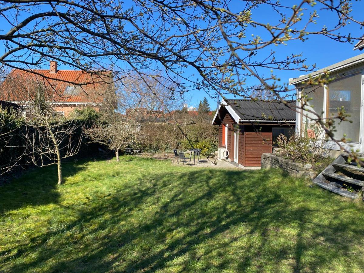 فيلا هيرليففي Cozy House With A Graden View المظهر الخارجي الصورة
