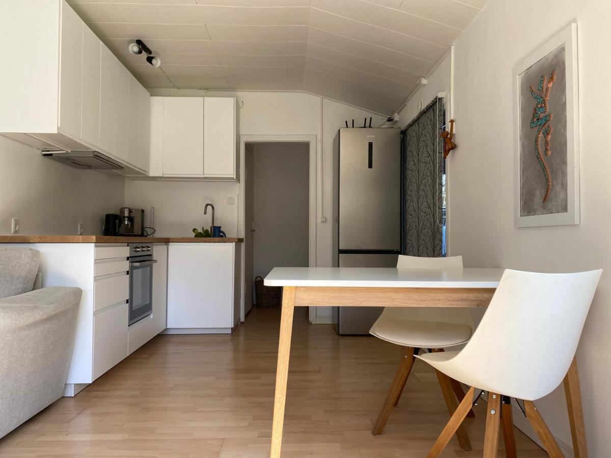 فيلا هيرليففي Cozy House With A Graden View المظهر الخارجي الصورة
